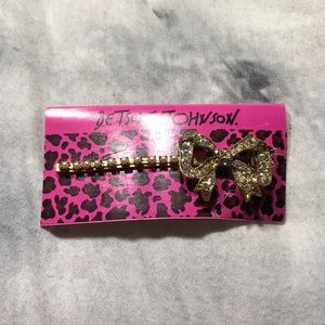Betsy Johnson hair clip